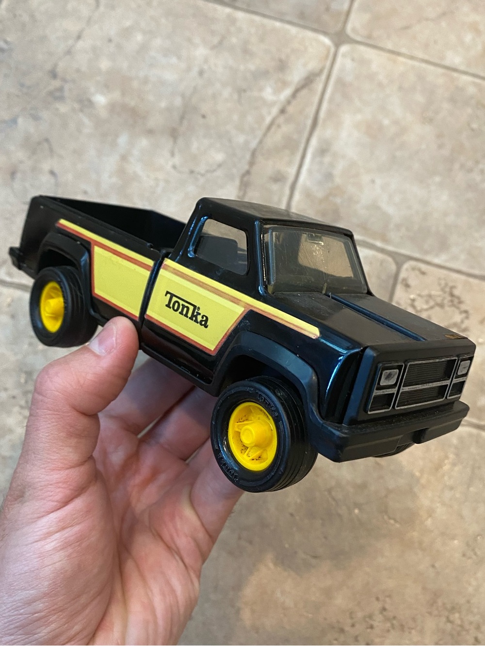 Tonka Steel Pressed Vintage 80s Black/Yellow Pickup Truck - 7"